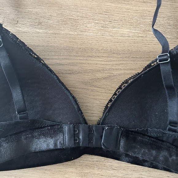 H&M Women’s Lace Triangle Bralette - Black, Size XS/S- EUC - Picture 6 of 7